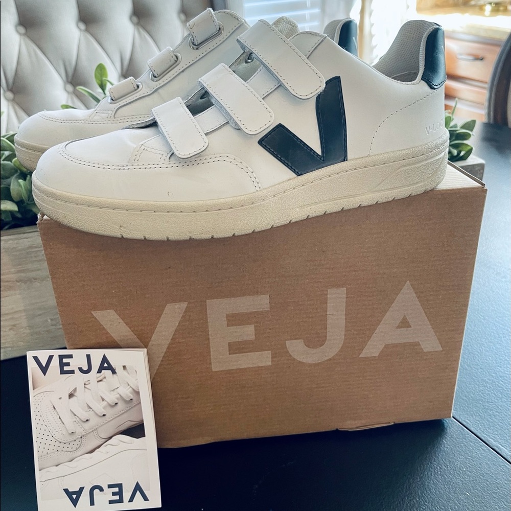 Veja VLock sneakers